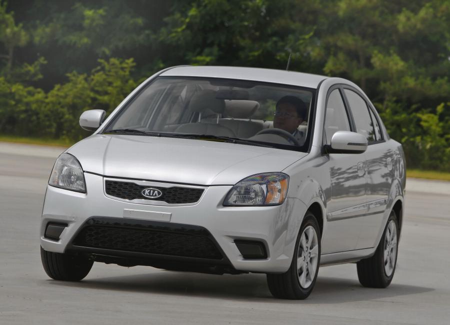  Kia Rio 2010 года  (фото 10 из 21)